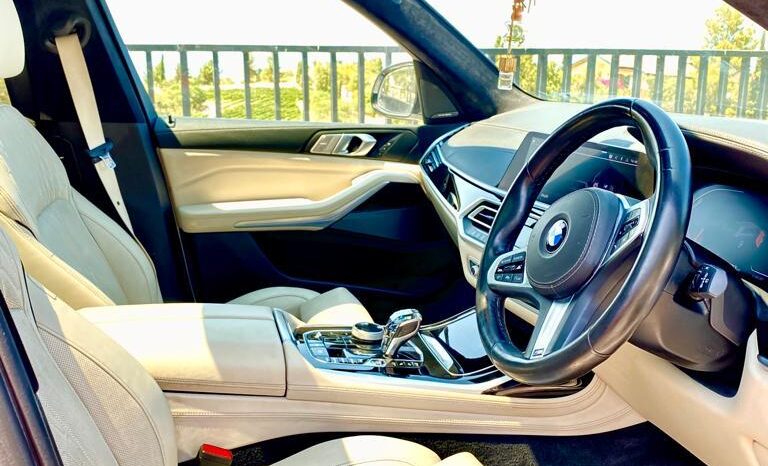 
								BMW X7 3.0L Diesel SUV full									