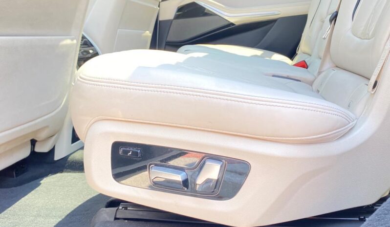 
								BMW X7 3.0L Diesel SUV full									